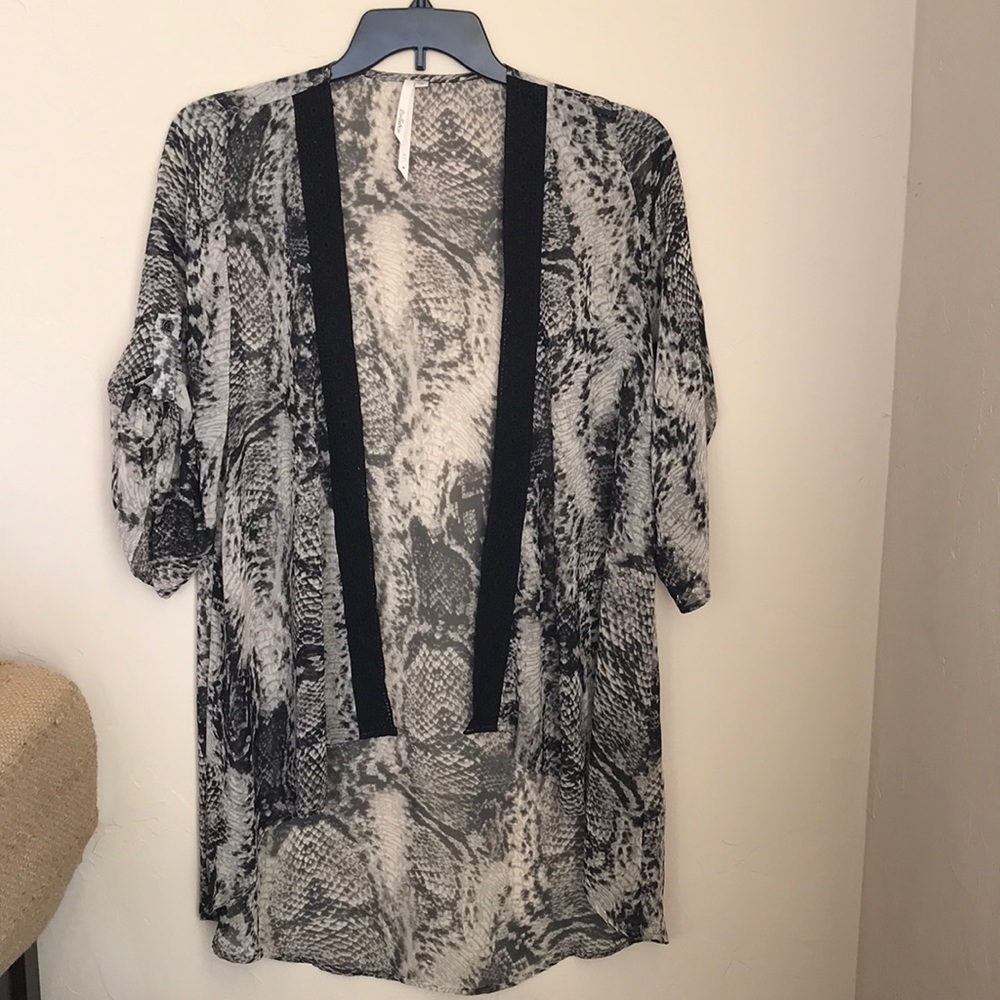 Bellatrix Snakeskin pattern kimono Shrug SZ Small